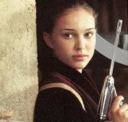 Padme Amidala armée d'un ELG-3A.