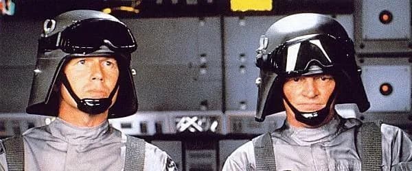 Le Major Marquand et le Lieutenant Watts, respectivement pilote et artilleur, à bord du Scout Tempête 2. 