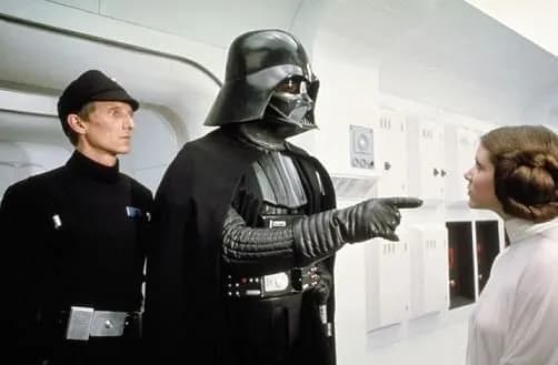 Vader arrête Leia