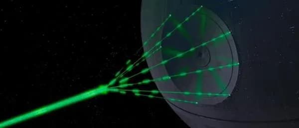 La station fait feu sur Alderaan