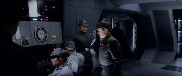 Hurdiss recevant ses ordres de l'Amiral Firmus Piett.