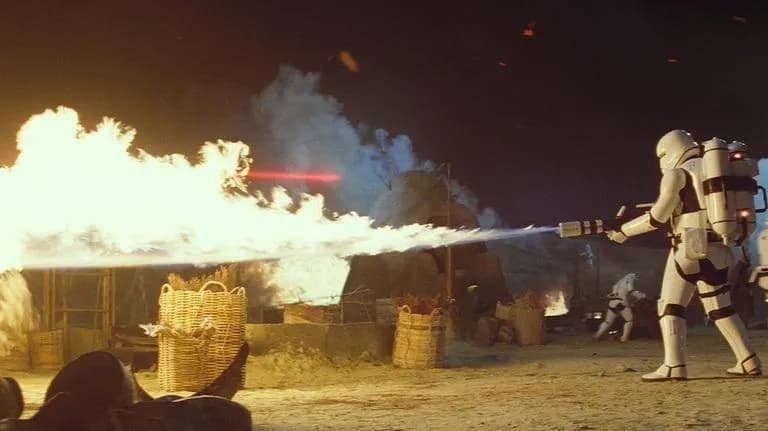 Flametrooper en action au village Tuanul
