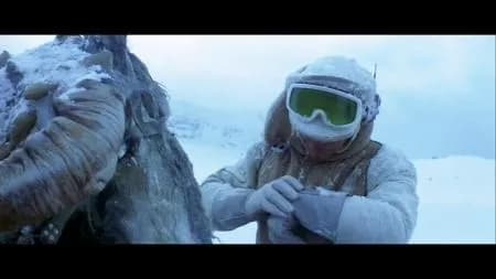 Luke Skywalker contacte Han Solo à la fin de l'installation
